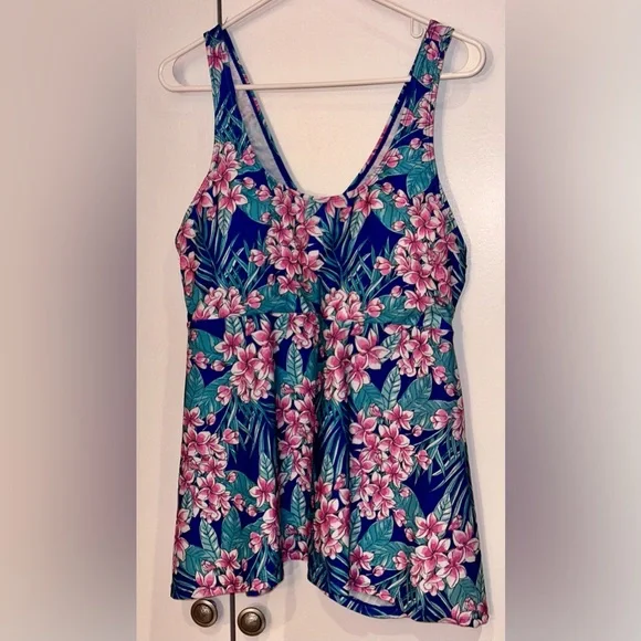 Women’s Tankini swimsuit top Size 2X - Picture 1 of 8